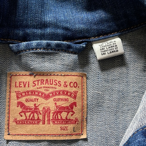 Levi’s, L, versatile layer, pockets, adjustable waist, EUC - Picture 6 of 8